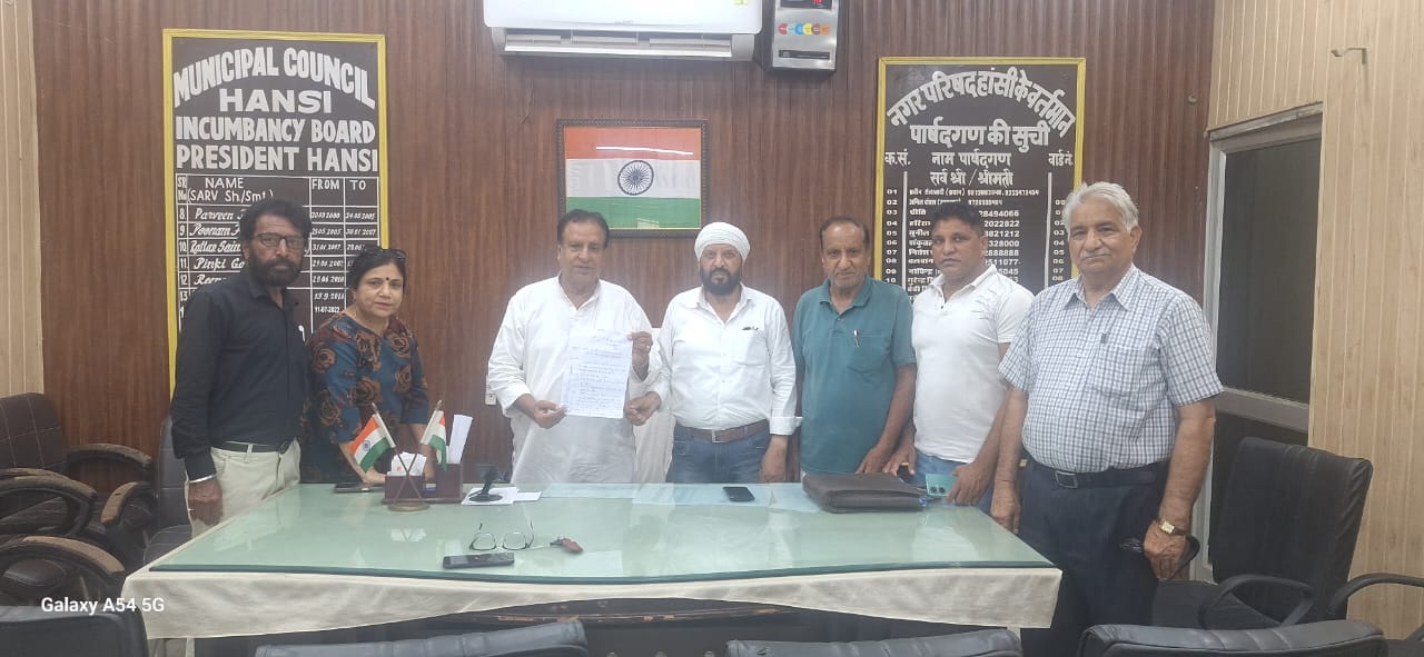 *Shaheed Bhagat Singh Committee submitted a memorandum to Municipal Council Chairman Praveen Elawadi regarding the problems of the city*
